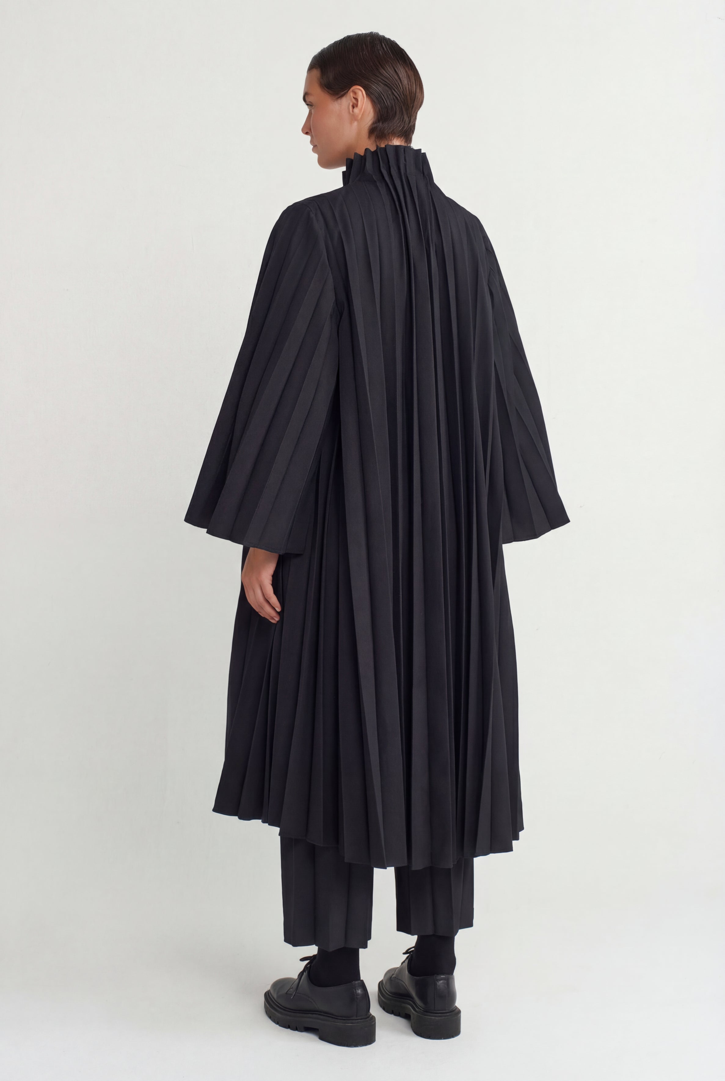 جاكيت أسود طويل مطوي - Y267017011