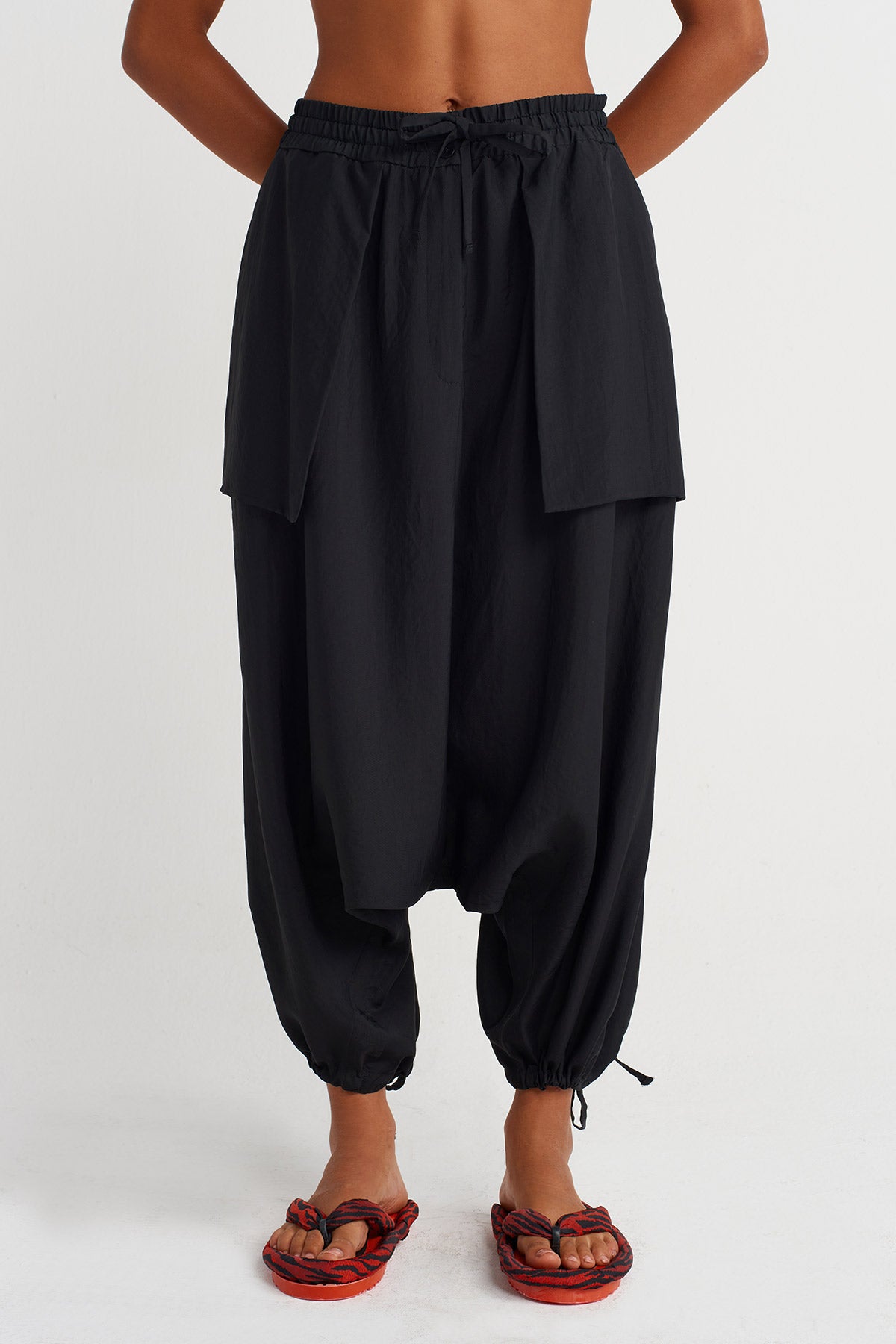 Siyah Katman Detaylı Şalvar -Y263013013