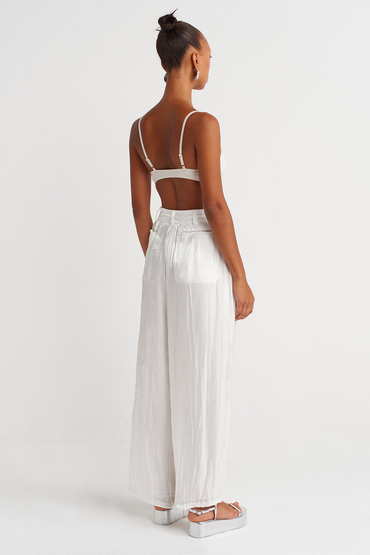 Off-White Wrinkled Textured Loose Fit White Trousers - Y263013015