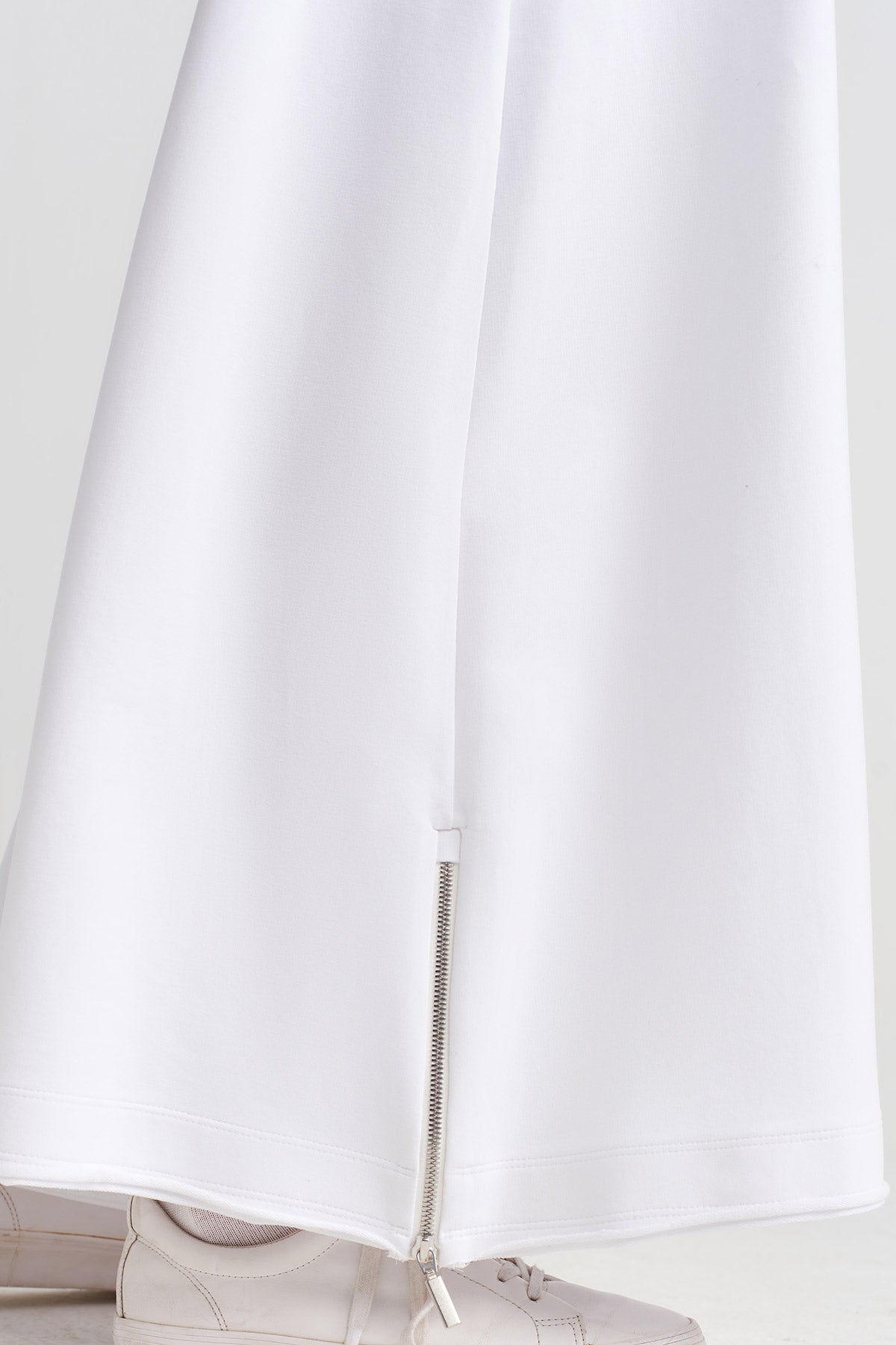 Off-White Wide Leg Straight Form Trousers - Y263013016