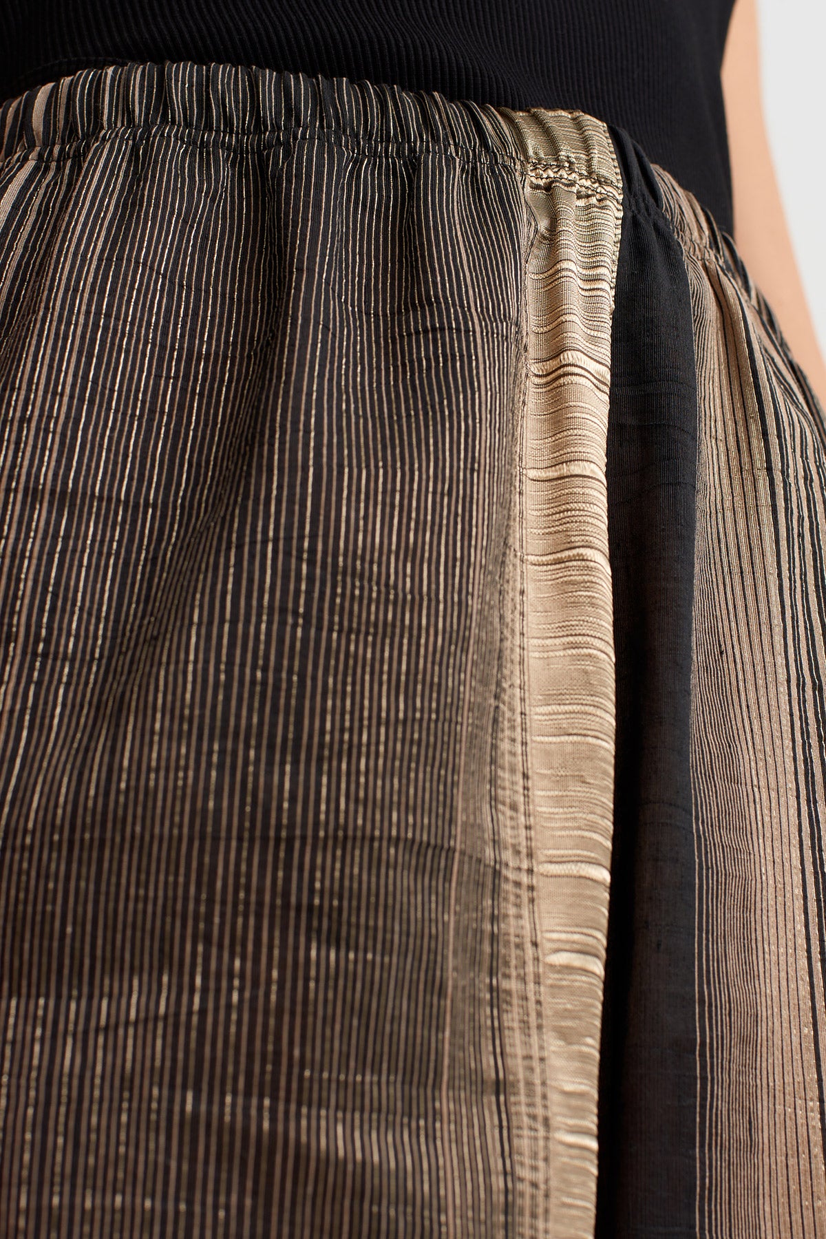 Siyah/Gold Çizgisel Dokulu Geniş Paça Trousers-Y263013036