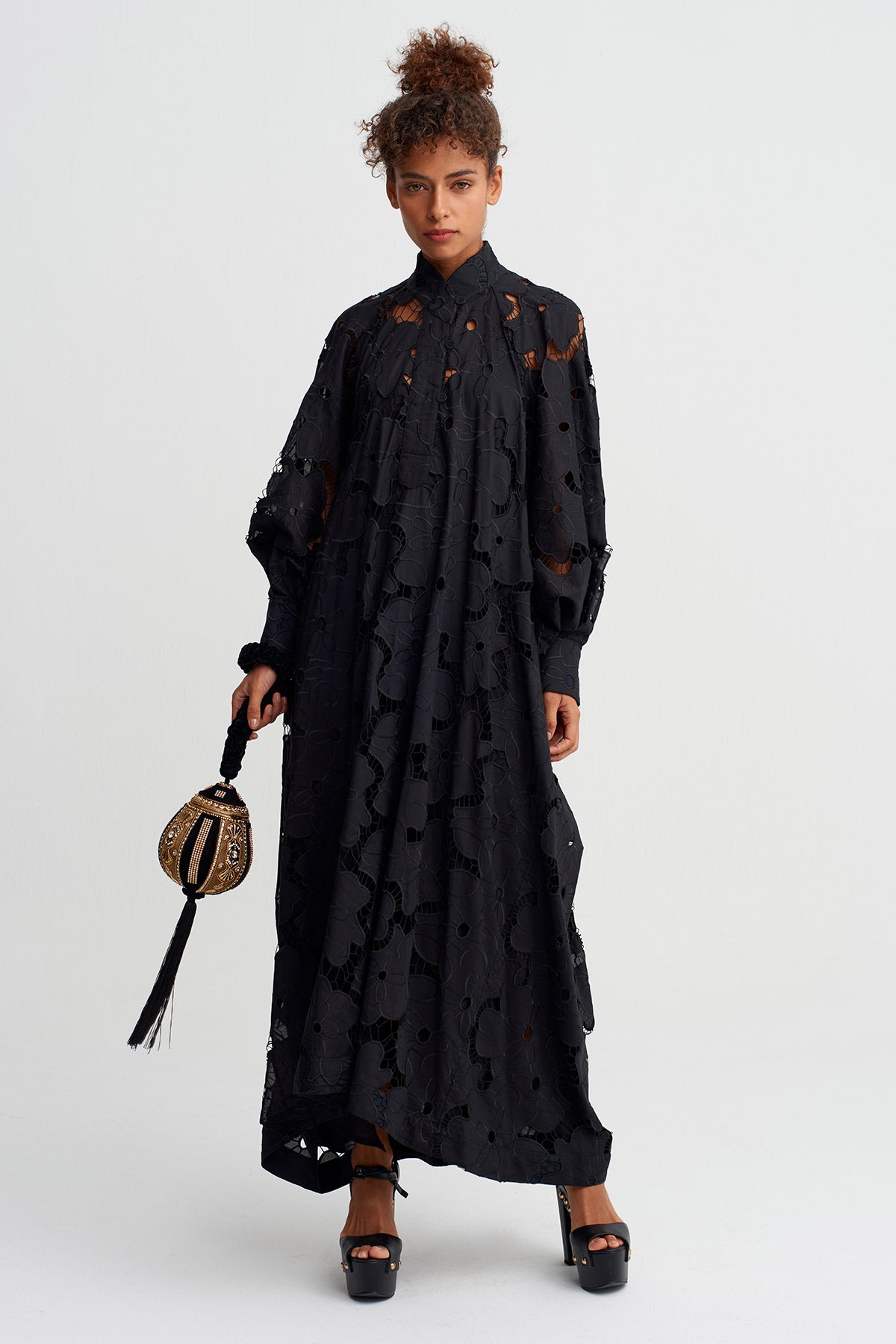 فستان دانتيل أسود بنقوش زهرية - Y264014038