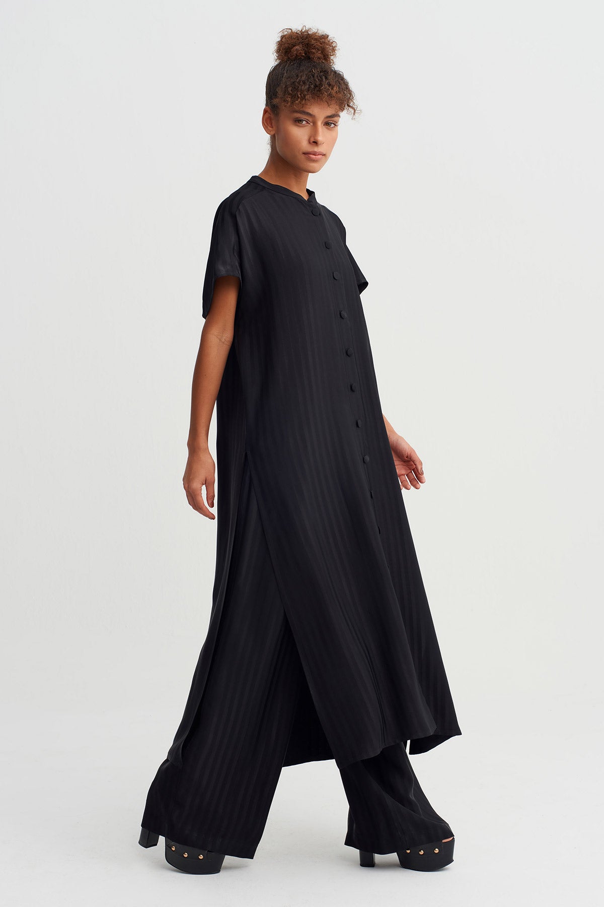 Siyah Tona Ton Çizgili Düğmeli Elbise-Y264014049