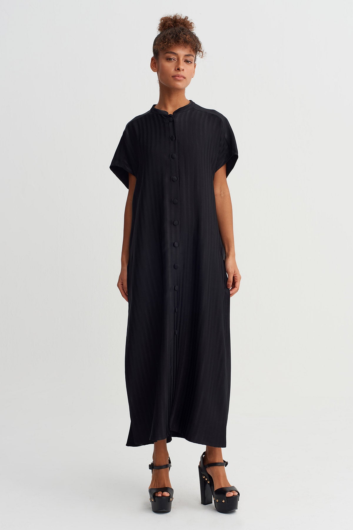 Siyah Tona Ton Çizgili Düğmeli Elbise-Y264014049