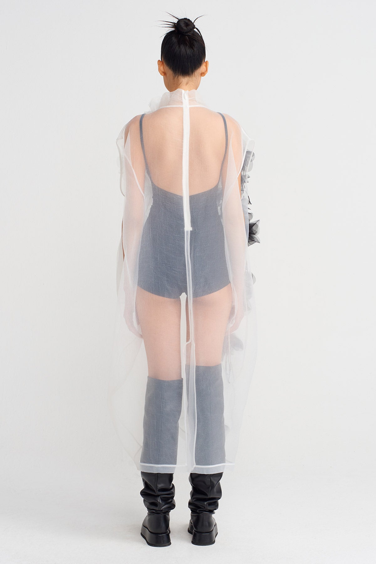 Beyaz / Siyah Çiçek İşlemeli Organze Elbise-Y264014054