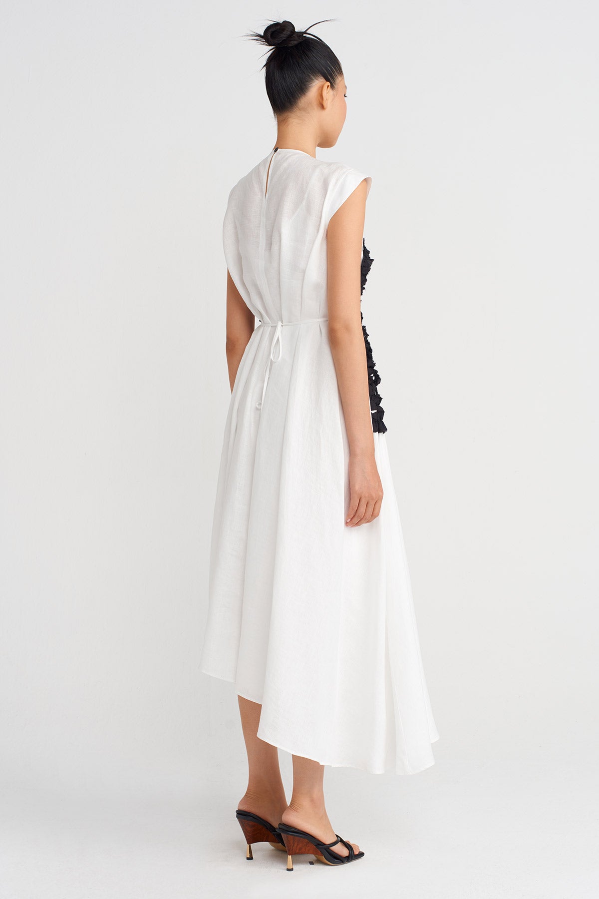 Beyaz / Siyah Brode Detaylı Keten Elbise-Y264014055