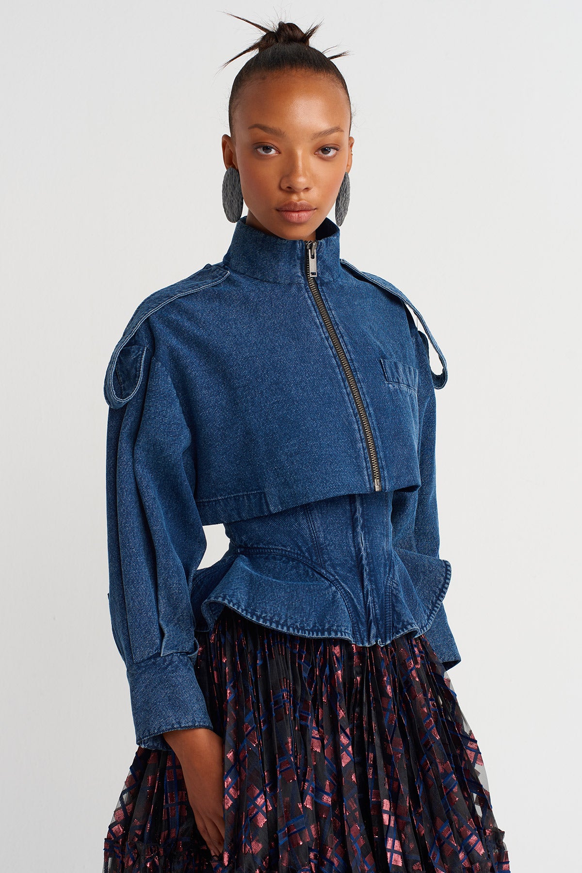 جاكيت جينز قصير بلون النيلي - Y265015011