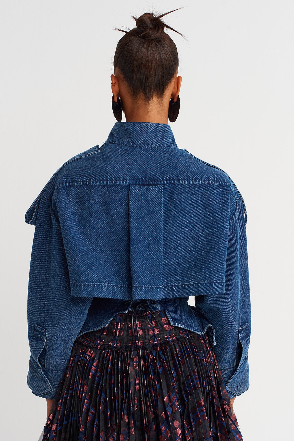 جاكيت جينز قصير بلون النيلي - Y265015011