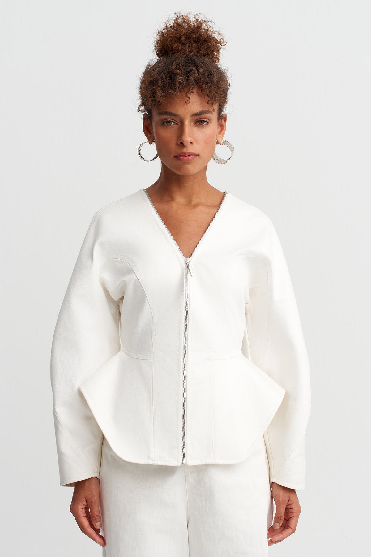 Kırık Beyaz Denim Bele Oturan Fermuarlı Ceket-Y265015019