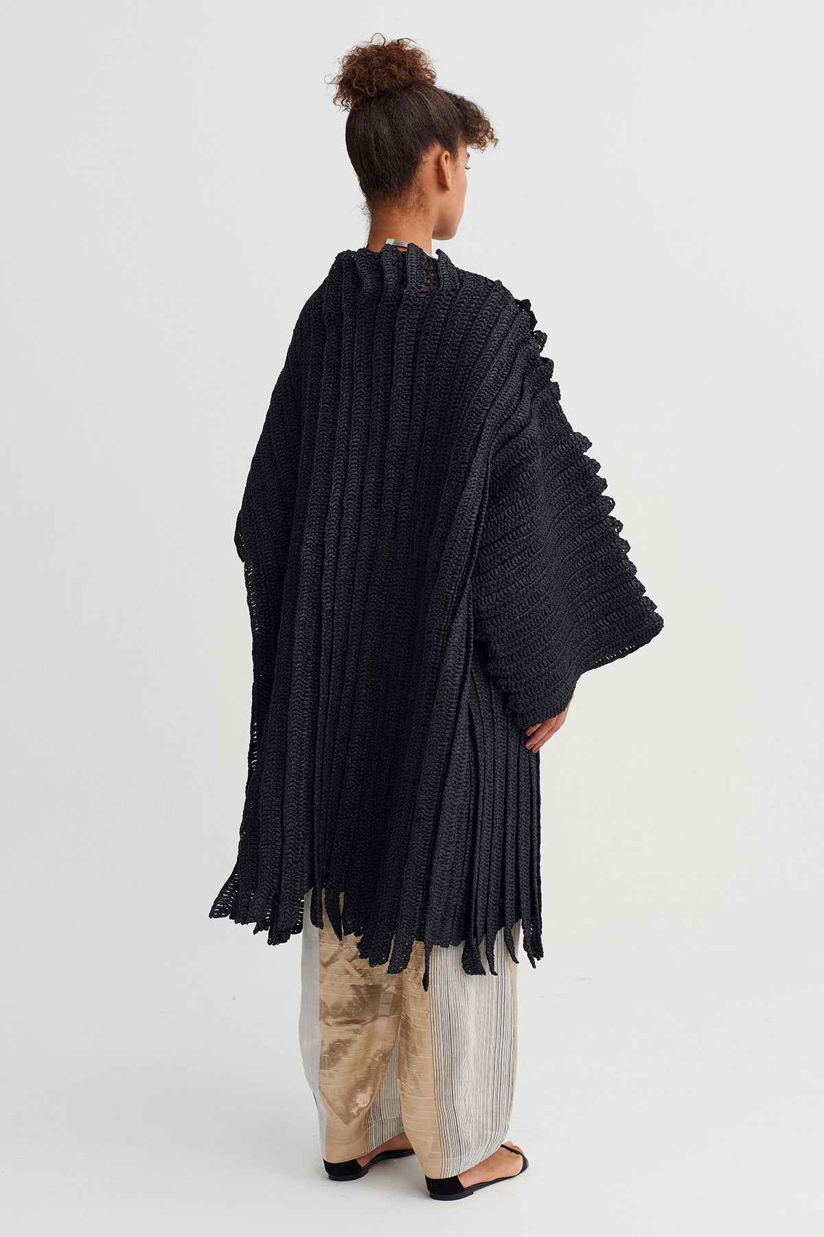 جاكيت طويل أسود محبوك يدويًا - Y265015022