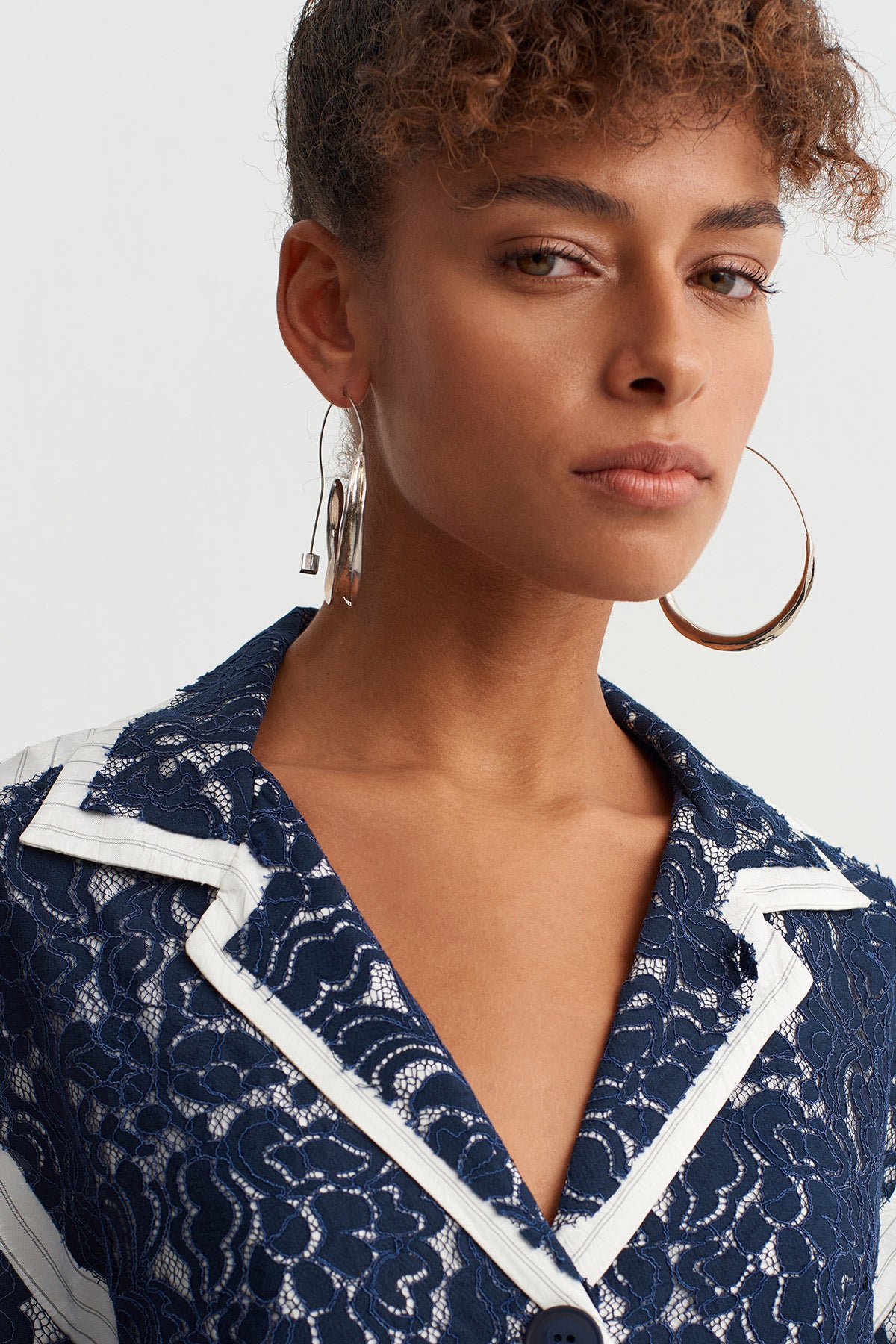 Indigo Dantel Dokulu Kontrast Detaylı Ceket-Y265015026