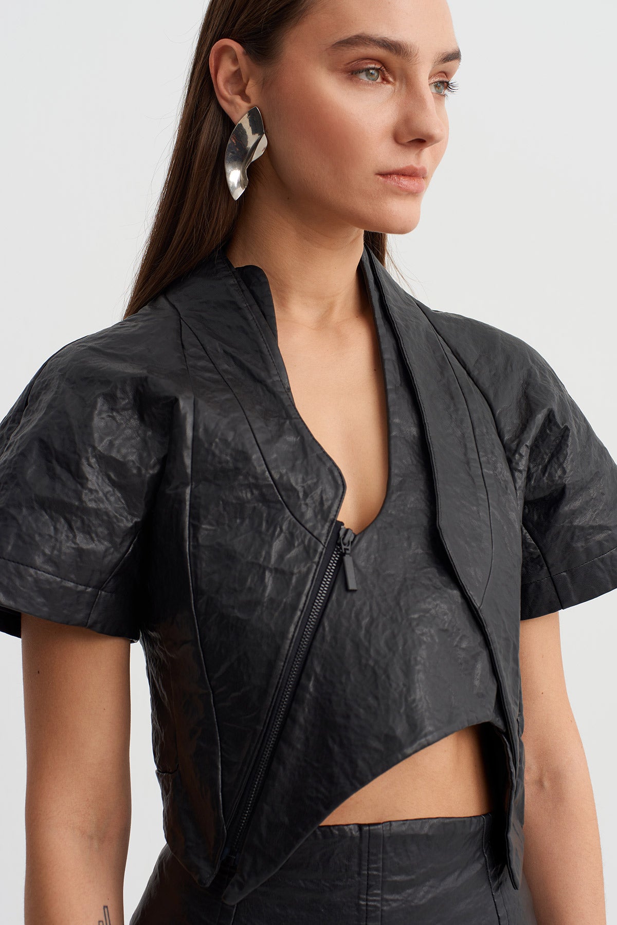 Siyah Kısa Deri Fermuarlı Ceket-Y265015041