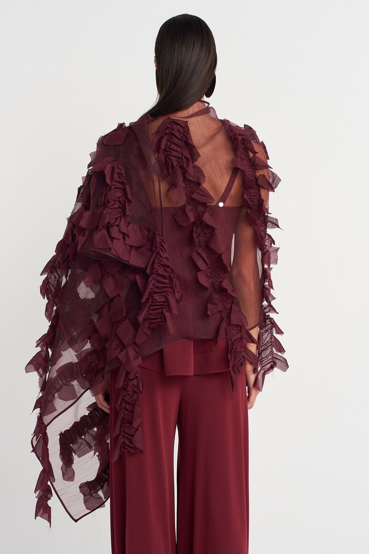 شال أورجانزا مزخرف ومكشكش باللون العنابي - Y266016002