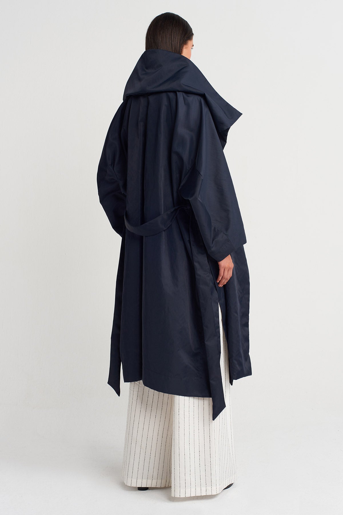 معطف ترنش أزرق داكن واسع - Y267017003