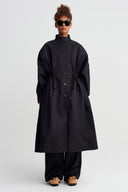 Siyah Büzgü Detaylı Oversize Trençkot-Y267017012