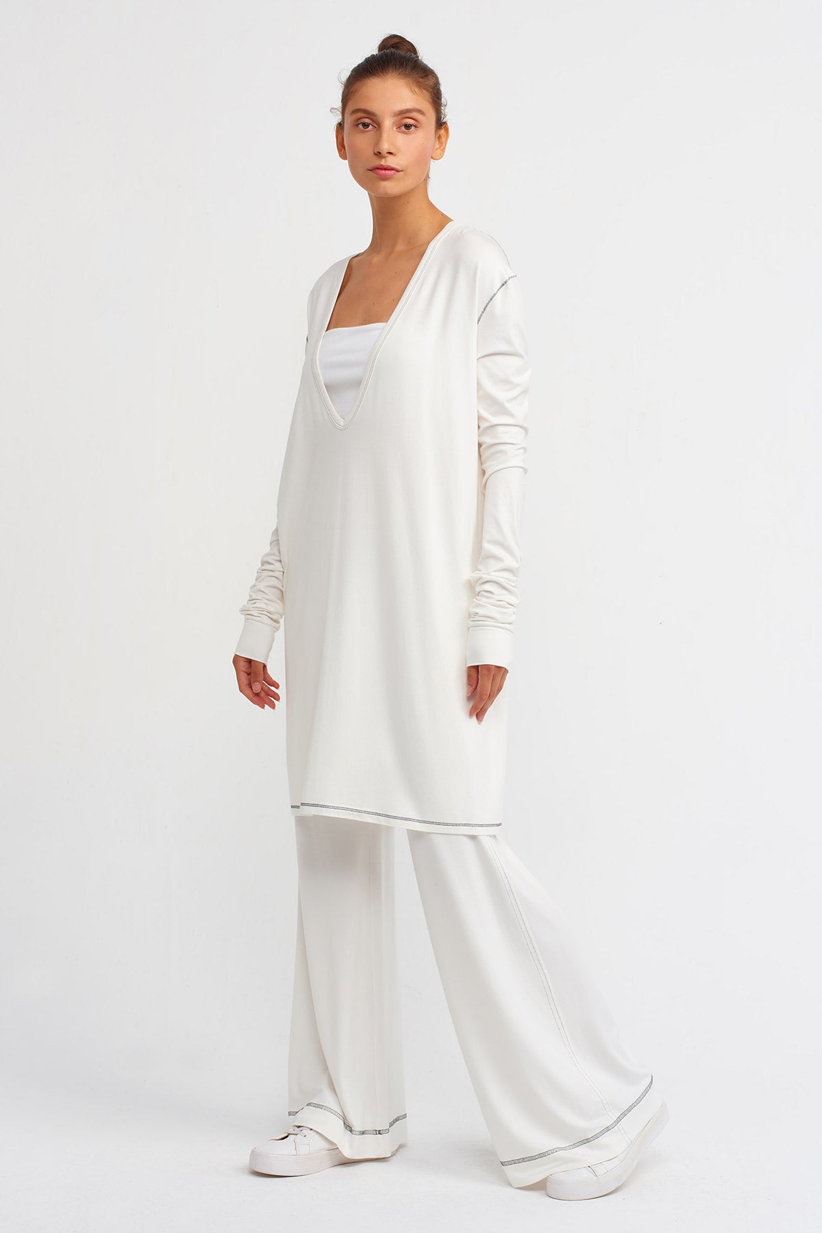 Kırık Beyaz Derin V Yakalı Kontrast Dikişli Tunik Bluz-K221011063