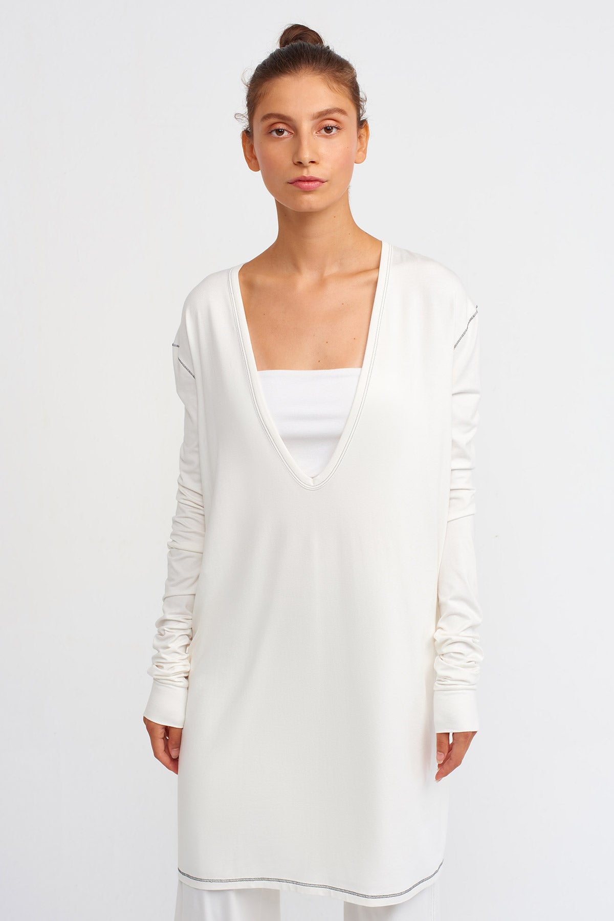 Kırık Beyaz Derin V Yakalı Kontrast Dikişli Tunik Bluz-K221011063